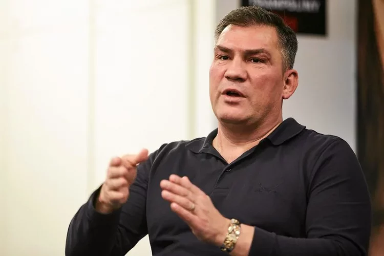 Propozycja walki wpłynęła do Michalczewskiego pod koniec zeszłego roku. Michalczewski miał propozycję walki z Jonesem Jr.