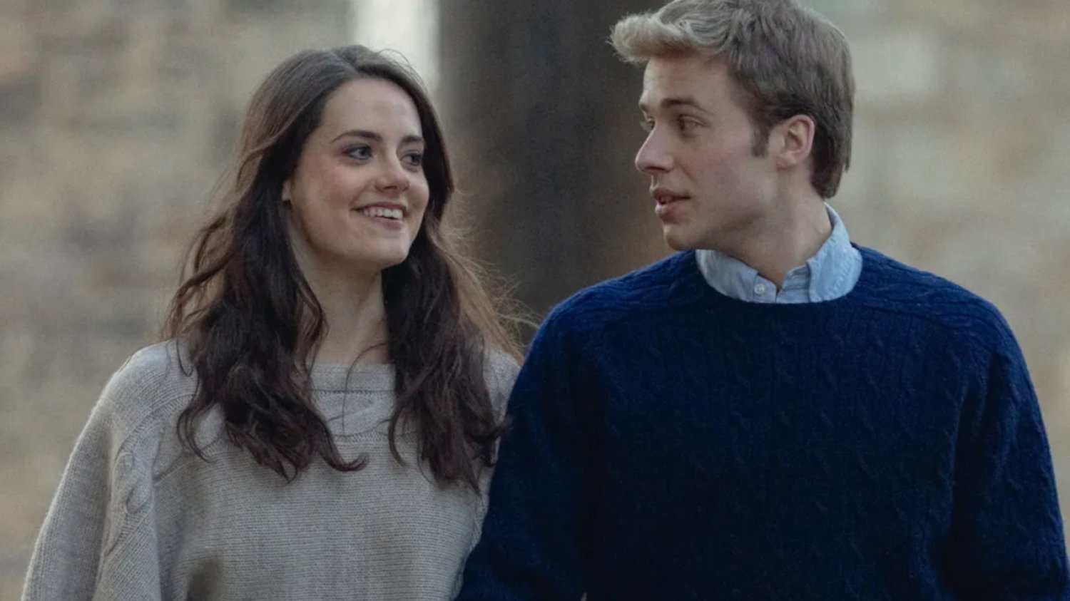 Netflix pokazał pierwsze oficjalne zdjęcie z planu "The Crown 6", na którym widać księcia Williama i Kate Middleton.