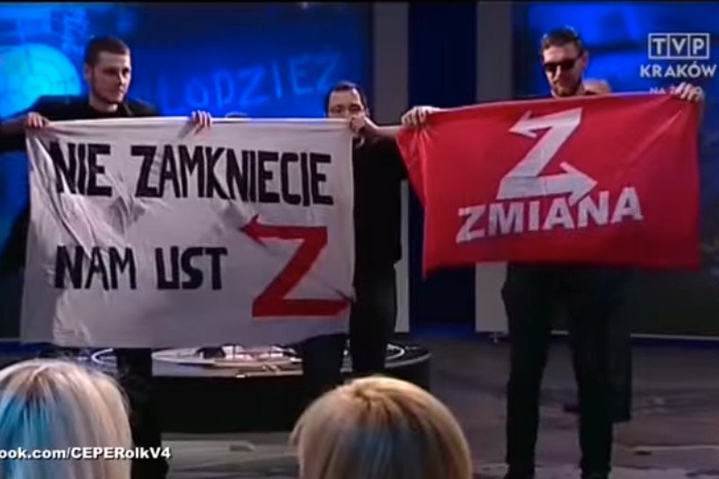Dziennikarz nazwał sztandar partii Zmiana "szmatą". "Prokremlowska" partia zapowiada: Będzie proces