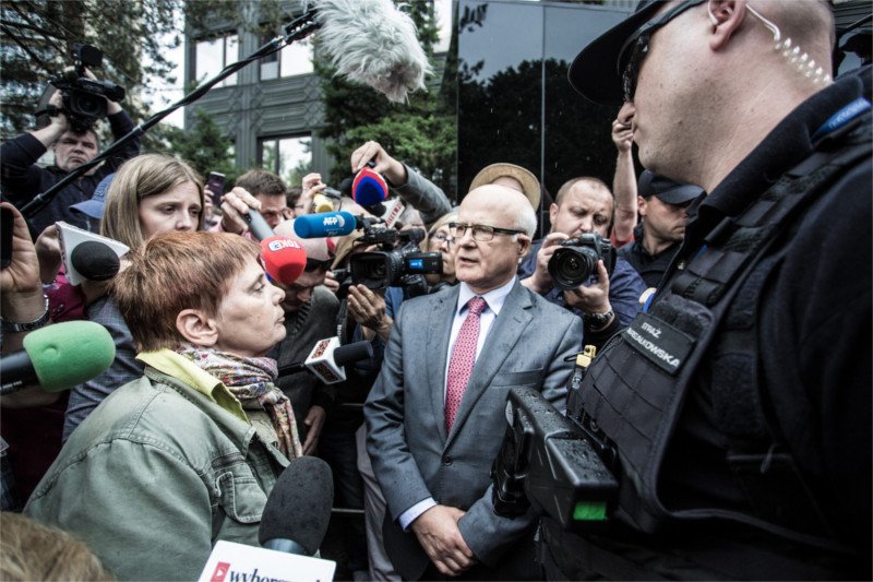 Janina Ochojska juz dwa razy próbowała dostać się do Sejmu. Za trzecim razem dostała jedynie połowiczną zgodę...