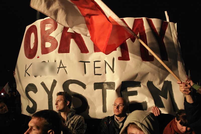 Transparent "Obalmy k...a ten system", Marsz Niepodległości w Warszawie.