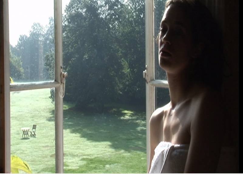 Asia Argento zaprasza do francuskiego ogrodu