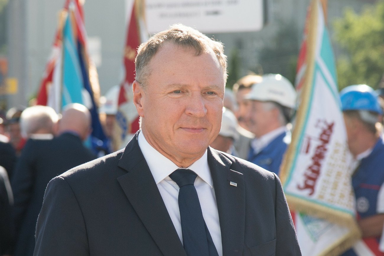 Prezes TVP Jacek Kurski został odwołany. Jak reagują w PiS?