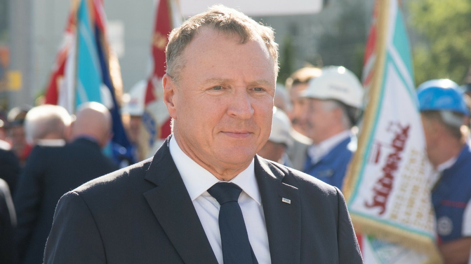 Prezes TVP Jacek Kurski został odwołany. Jak reagują w PiS?