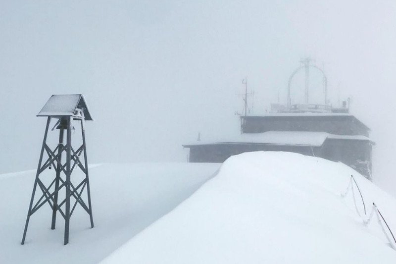Na Kasprowym na turystów czeka metr śniegu i mróz. Pogoda w Tatrach ma się poprawić dopiero w czwartek.