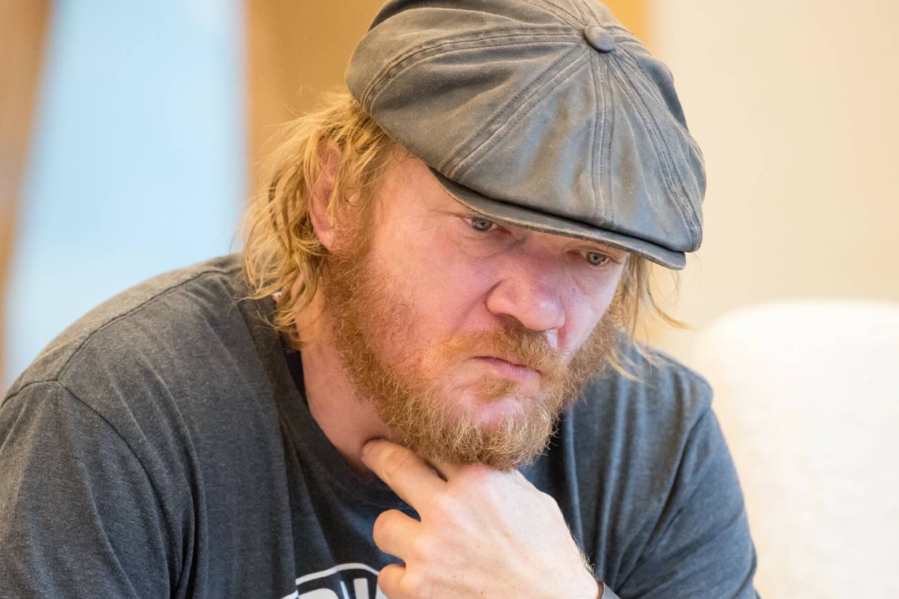 Nie żyje mama gwiazdora serialu "Ojciec Mateusz". Eryk Lubos w żałobie.