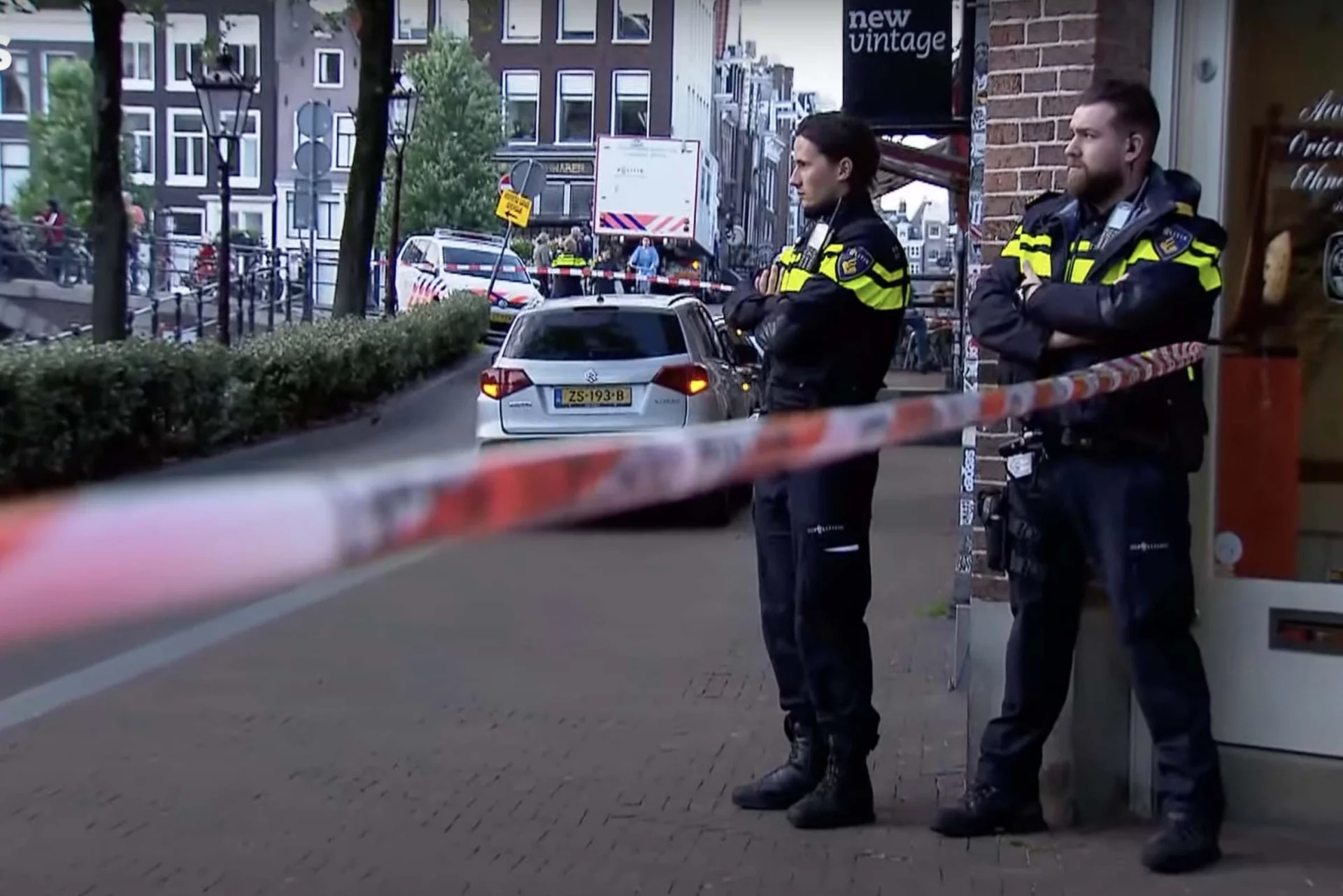 Król Willem-Aleksander potępił atak na dziennikarza Petera R de Vries w Amsterdamie. Wśród zatrzymanych jest Polak.