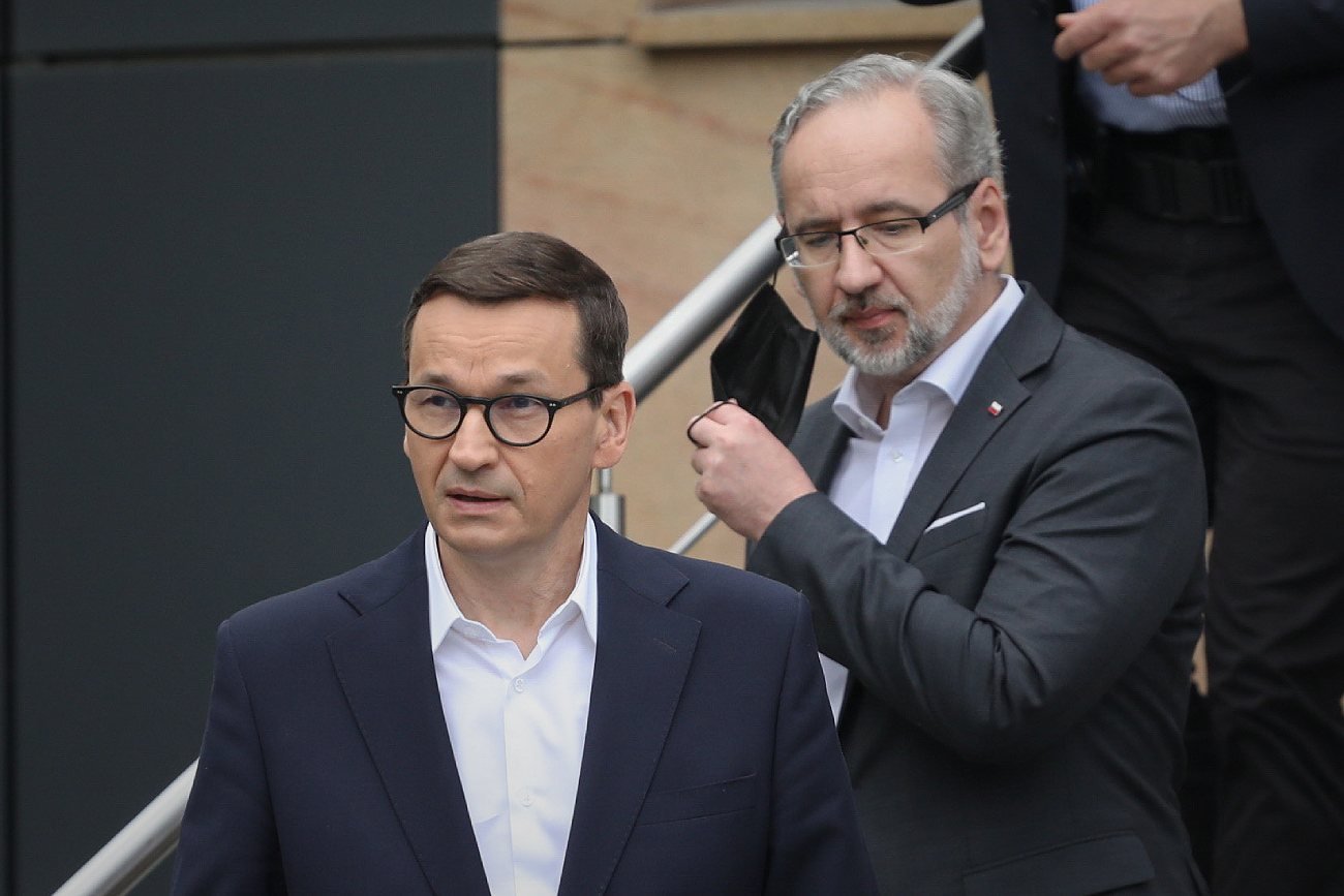 Premier Mateusz Morawiecki i minister zdrowia Adam Niedzielski