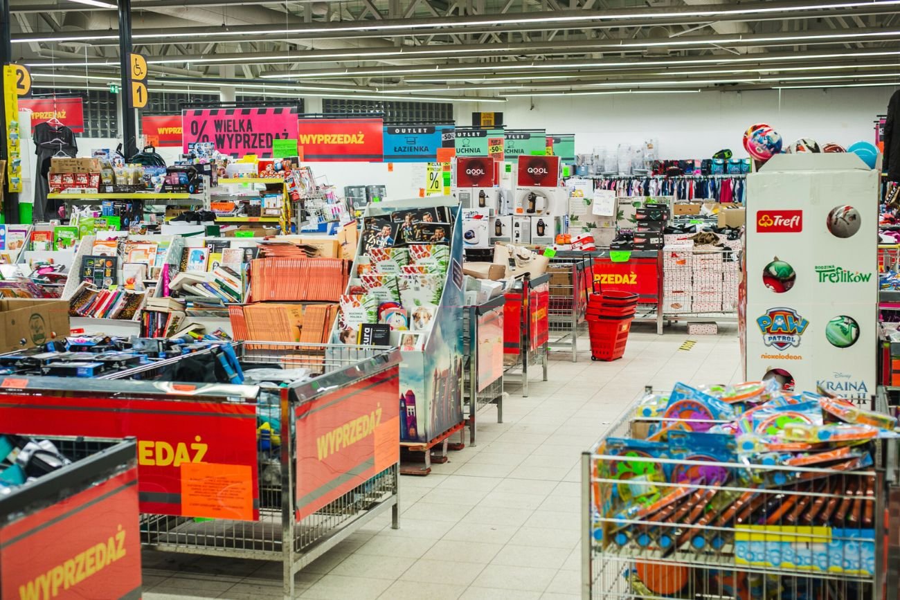 Biedronka w nowej odsłonie. Powstaje coraz więcej takich punktów w kraju. Biedronka Outlet w Polsce. Powstaną nowe punkty.