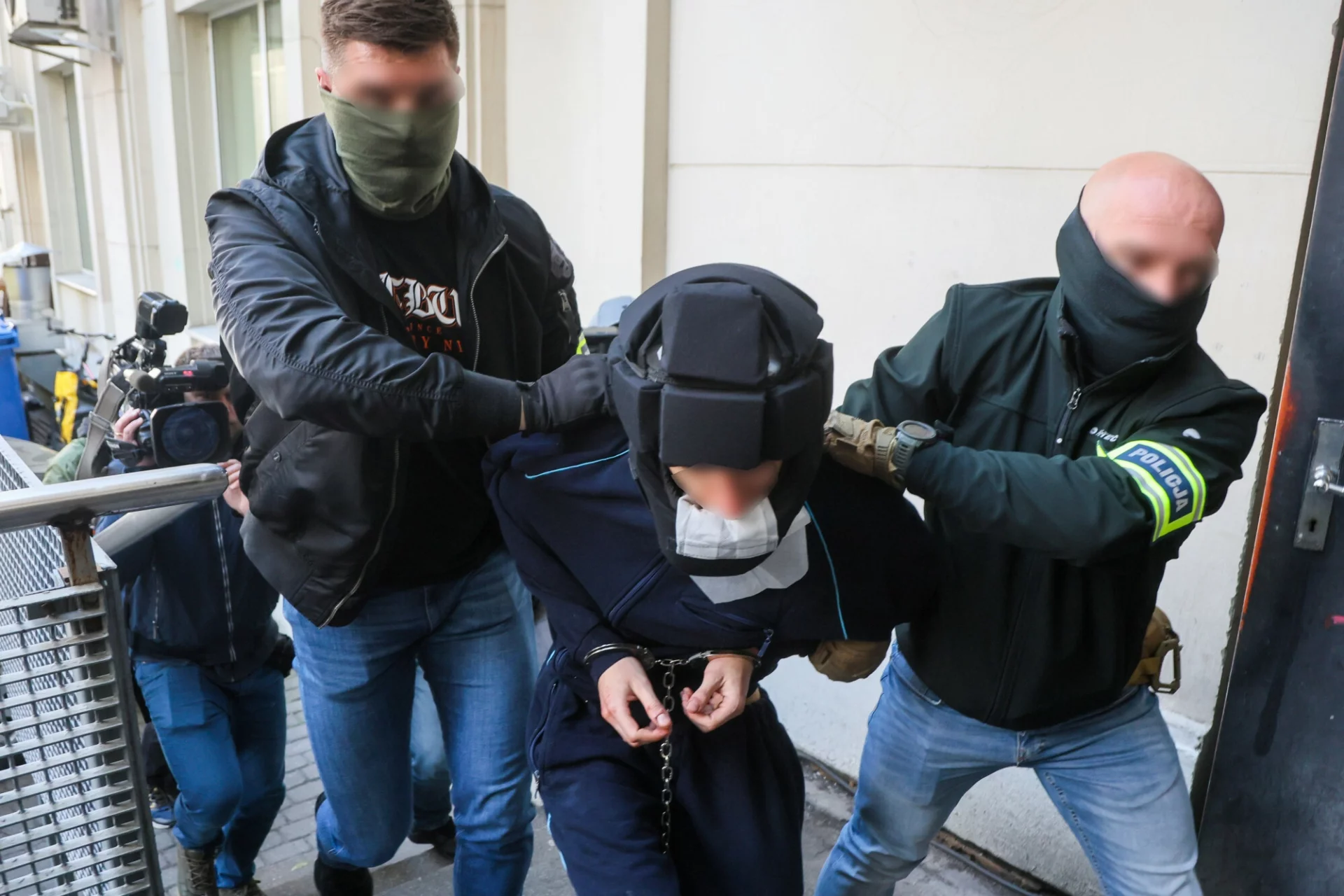 Sąsiedzi Mieszka R. tak go opisali. "Wychodził z mieszkania skrycie"