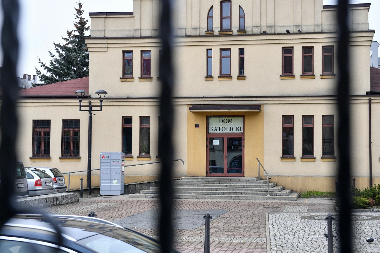 Sprawa śmierci duchownych poruszyła Polskę. Ciało diakona znaleziono przy Domu Katolickim.