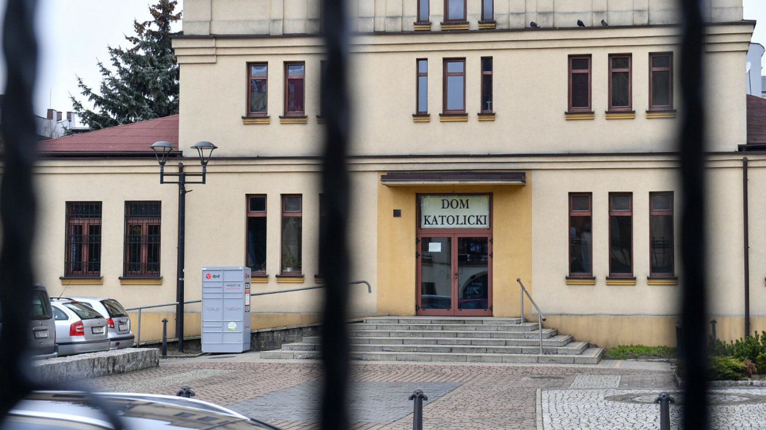 Sprawa śmierci duchownych poruszyła Polskę. Ciało diakona znaleziono przy Domu Katolickim.