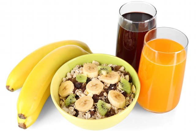 Musli, soki, świeże owoce..., czyli góra cukru