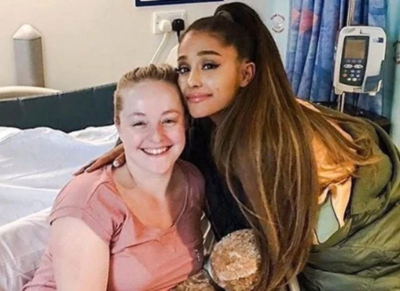 Wczoraj Ariana Grande odwiedziła w szpitalu fanki