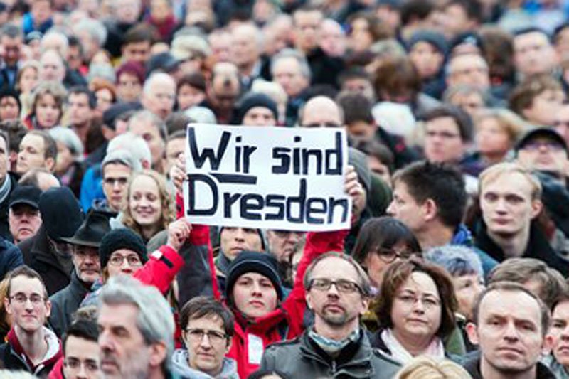 Mieszkańcy Drezna wyszli na ulice zaprotestować przeciwko ksenofobicznemu ruchowi PEGIDA, który w ich mieście organizuje najliczniejsze demonstracje.