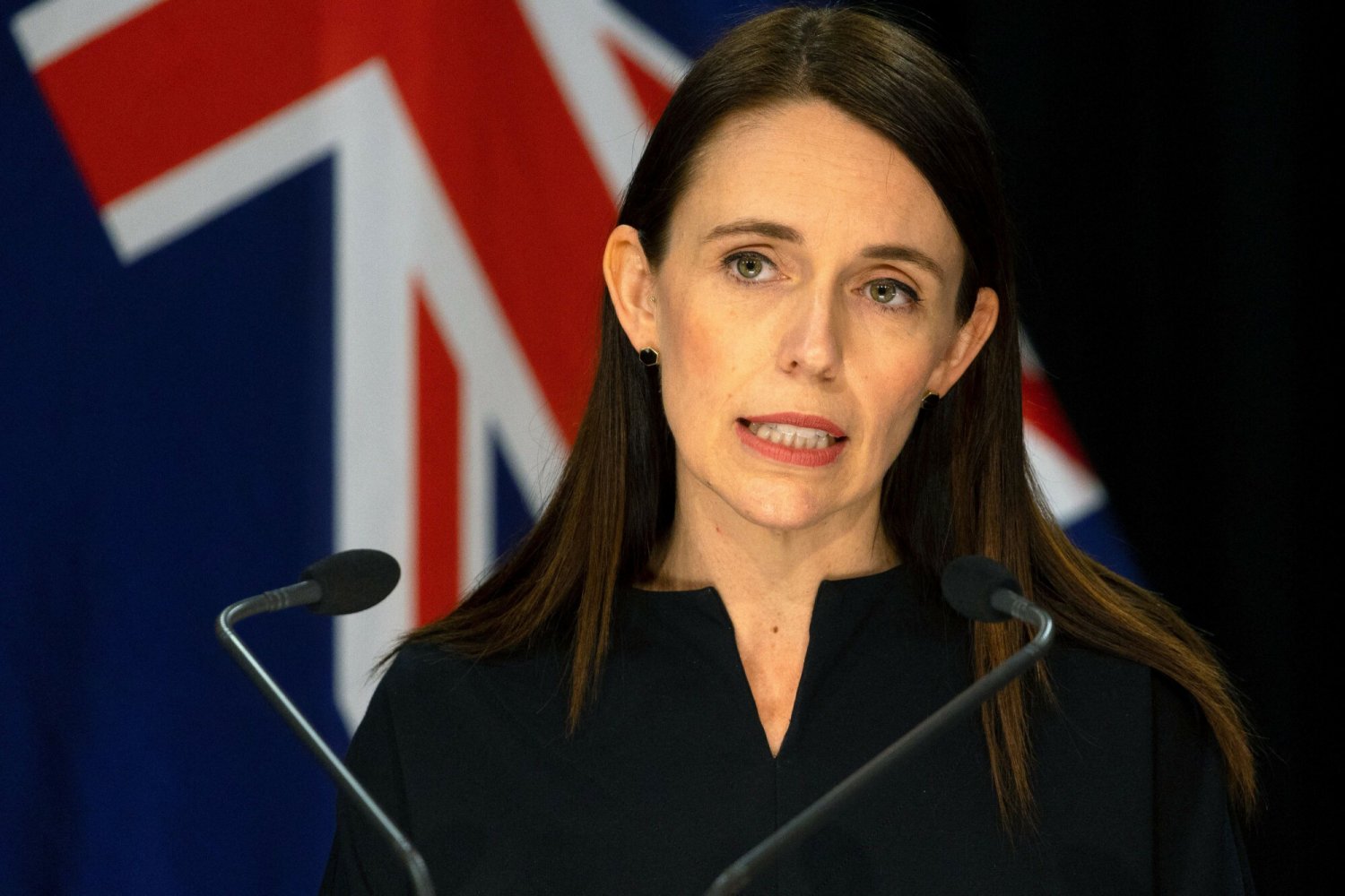 Ustępująca premier Jacinda Ardern zostawia Nową Zelandię w nietypowym kryzysie.