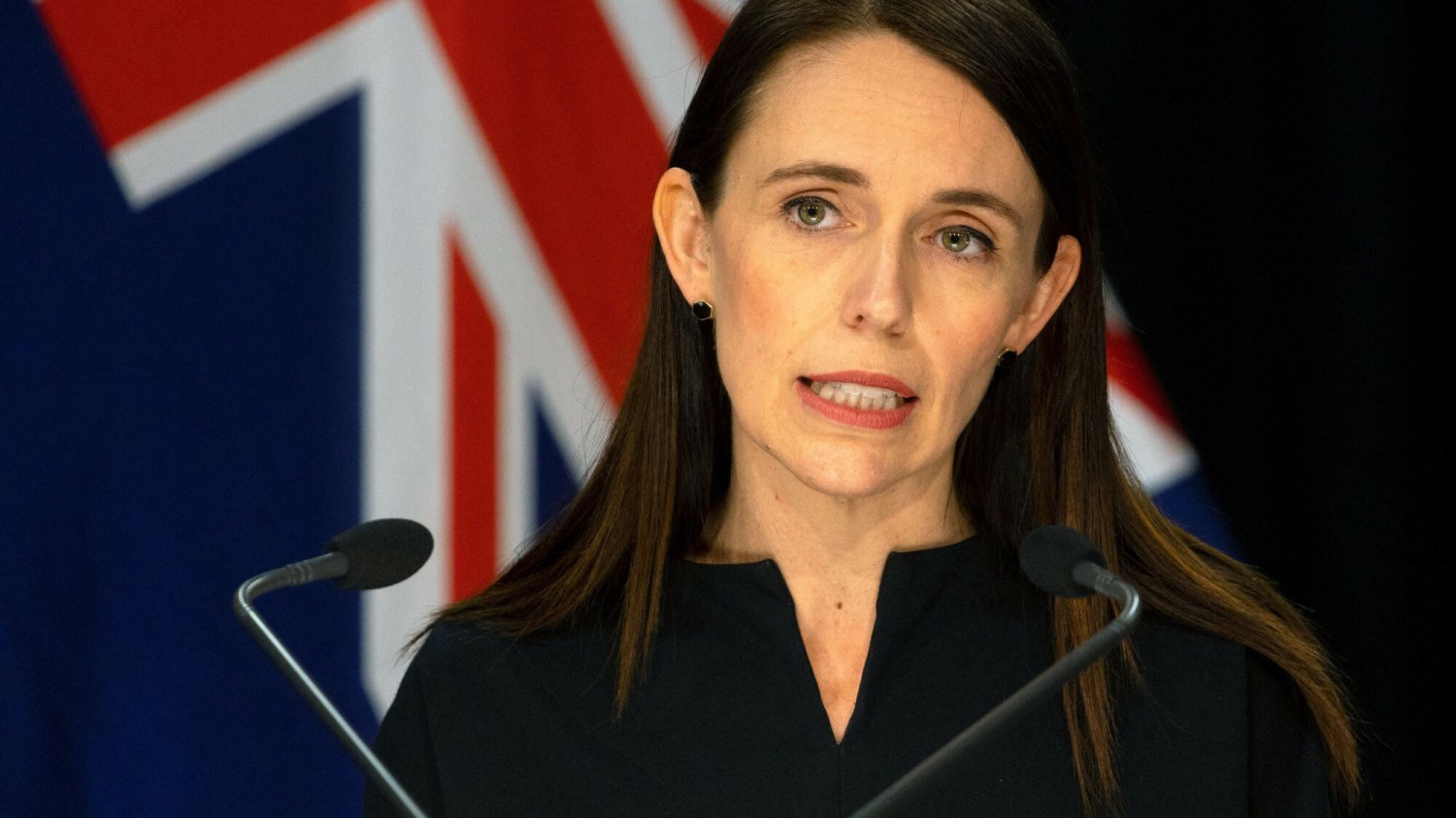 Ustępująca premier Jacinda Ardern zostawia Nową Zelandię w nietypowym kryzysie.
