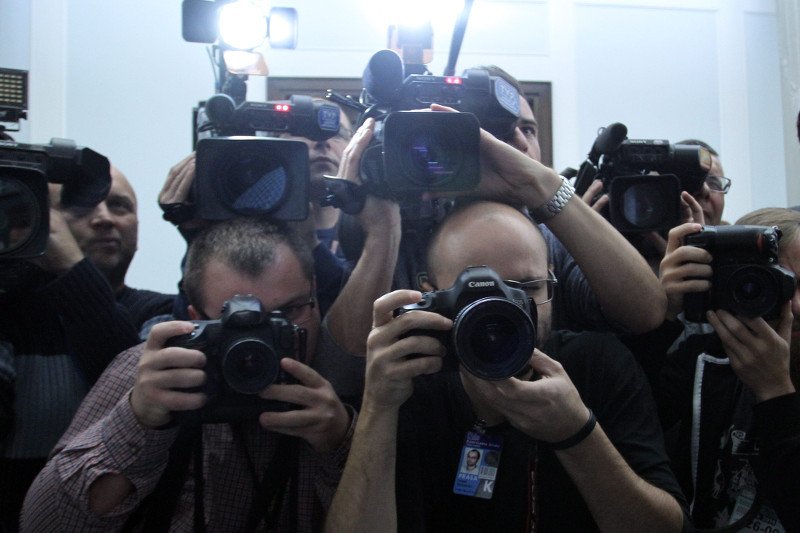 Wśród fotoreporterów zawrzało. Wszyscy przyznają, że z roku na rok w Sejmie pracuje się trudniej, a politycy coraz bardziej próbują unikać dziennikarzy