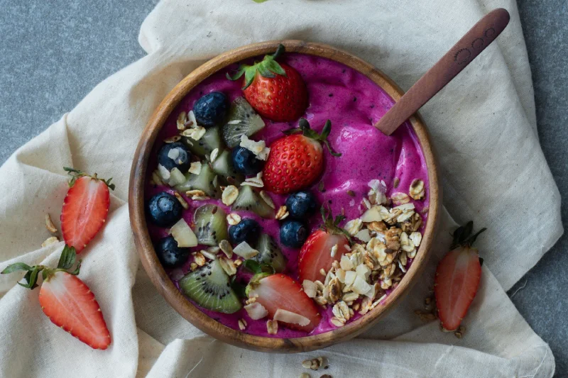5 przepisów na odchudzające smoothie bowl. Są mega zdrowe i genialnie wyglądają na Instagramie