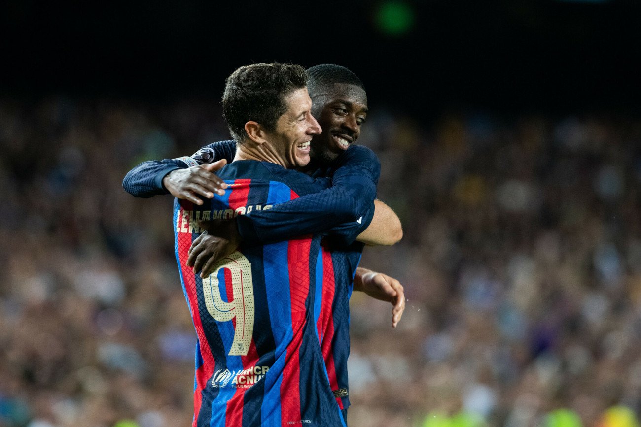 Robert Lewandowski mógł pogratulować Ousmane Dembélé występu. Francuz był najlepszym graczem Barcelony.