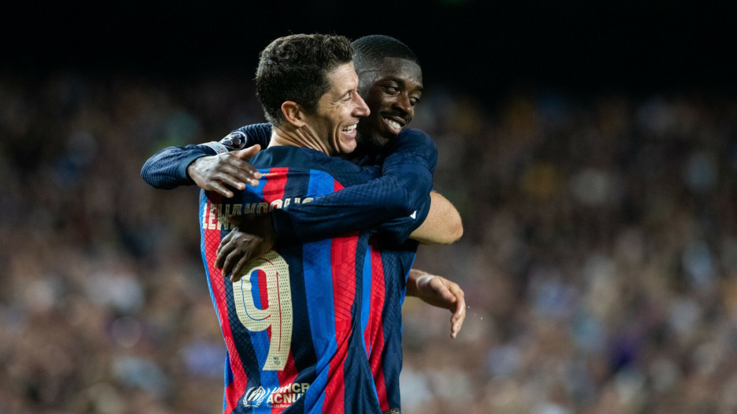 Robert Lewandowski mógł pogratulować Ousmane Dembélé występu. Francuz był najlepszym graczem Barcelony.