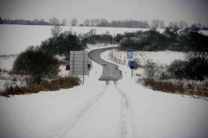 "Odśnieżona" droga łącząca granicę Polski i Niemiec. Zdjęcie za zgodą serwisu Przeclaw24.pl
