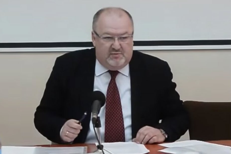 Krzysztof Ciebiada od trzech lat nie wpisuje luksusowego zegarka Breitling do oświadczenia majątkowego.