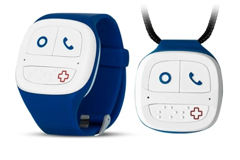 Zakładana przez podopiecznego bransoletka/brelok Comarch WristBand, z którą sparowana jest aplikacja w smartfonie opiekuna