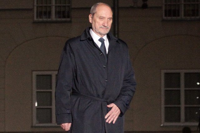 Minister obrony narodowej Antoni Macierewicz uważa, że "wyjaśnienie katastrofy smoleńskiej jest najwyższym wyzwaniem i honorem Wojska Polskiego i państwa polskiego"