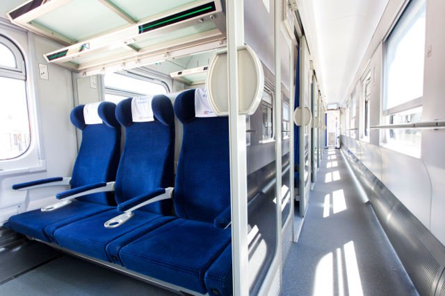 Wnętrze zmodernizowanego pociągu.