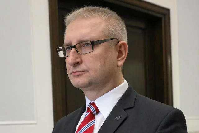 Stanisław Pięta z PiS chce łatwego dostępu do broni dla Polaków.