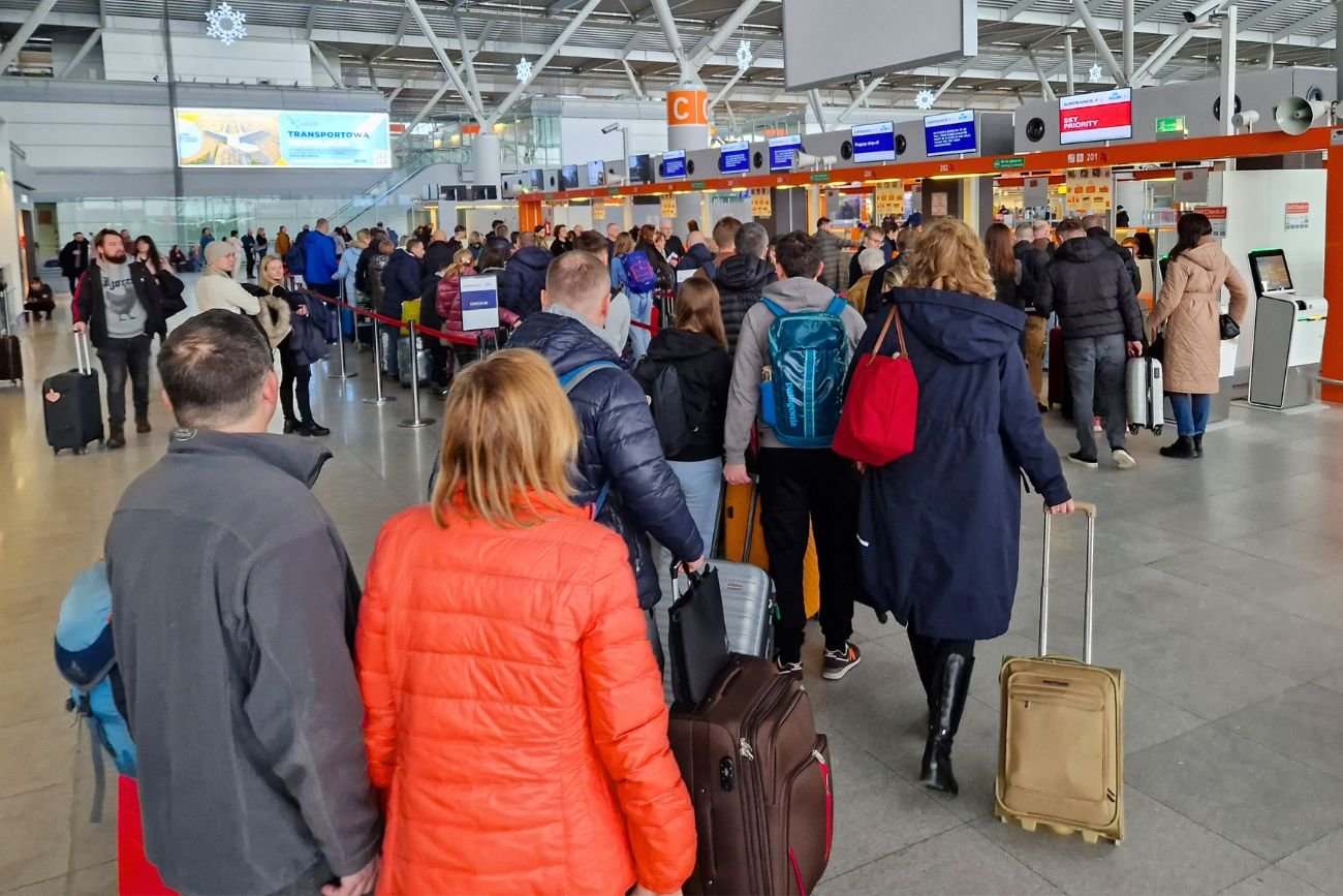 Lotnisko Chopina na celowniku oszustów. Wystarczy chwila nieuwagi