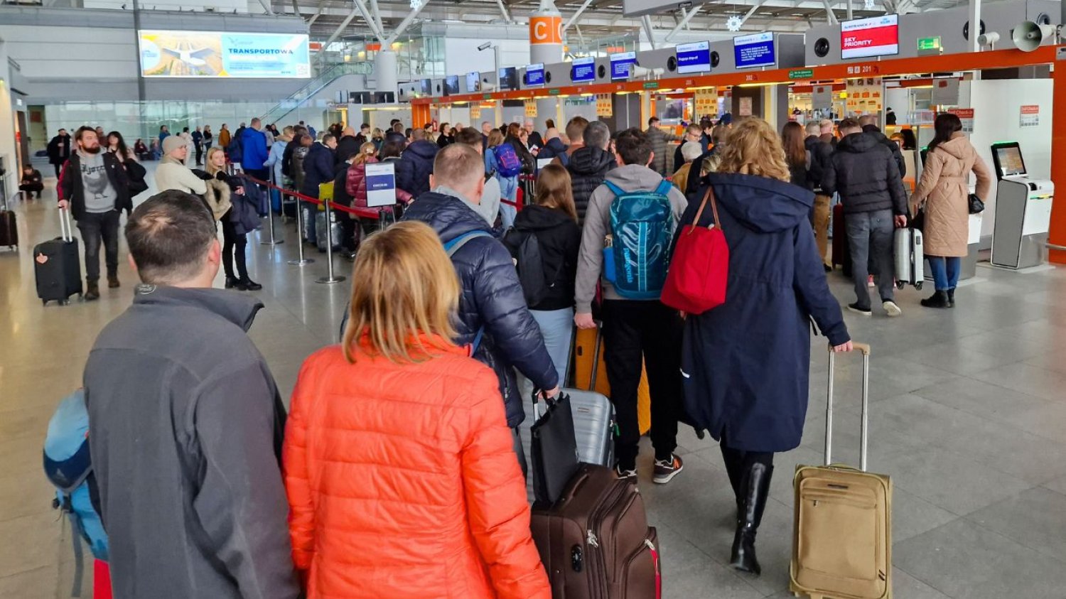 Lotnisko Chopina na celowniku oszustów. Wystarczy chwila nieuwagi