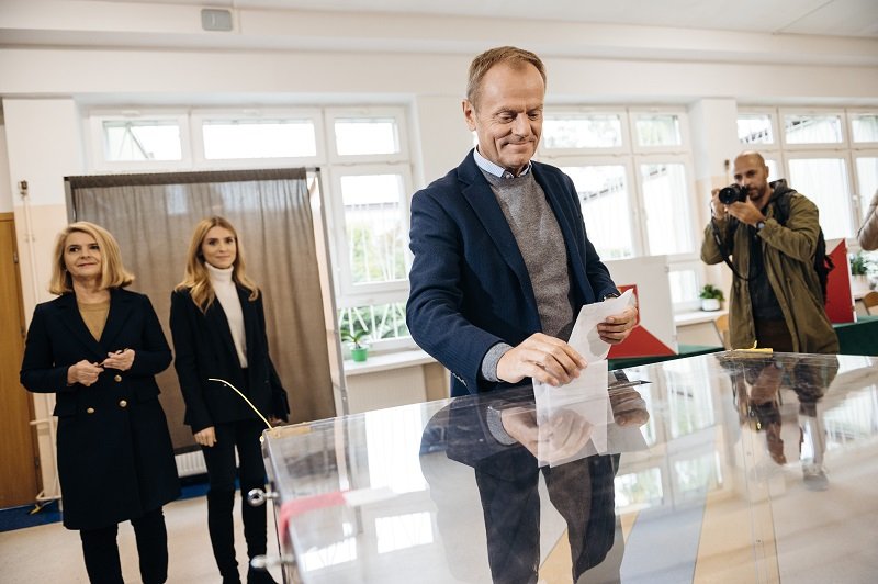 Donald Tusk głosował z rodziną w Sopocie.