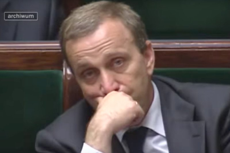 "Wiadomości" wypomniały Schetynie, co robił przed laty, gdy w kraju trwała powódź. Argument powalający.