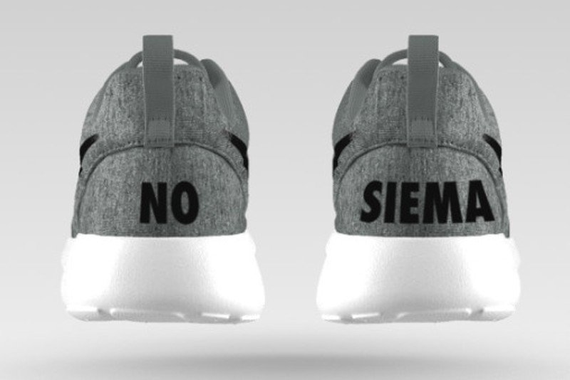 Napis na butach może dodać sporo charakteru.