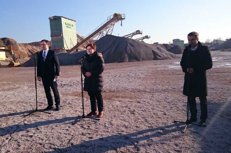 Beata Szydło orzekła, że niedziele są dla rodziny i nie powinno się w nie prowadzić handlu.