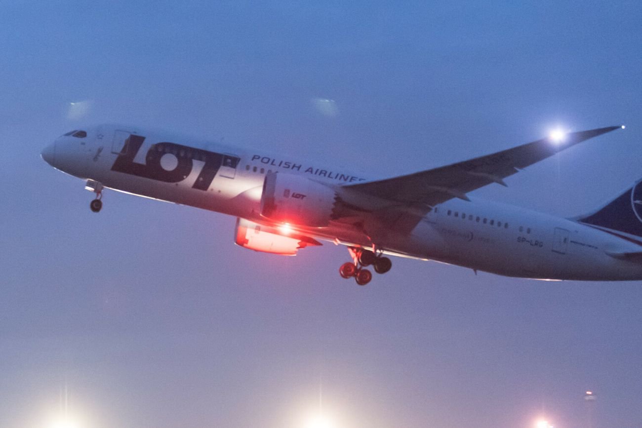 LOT musiał krążyć nad Atlantykiem przez SpaceX