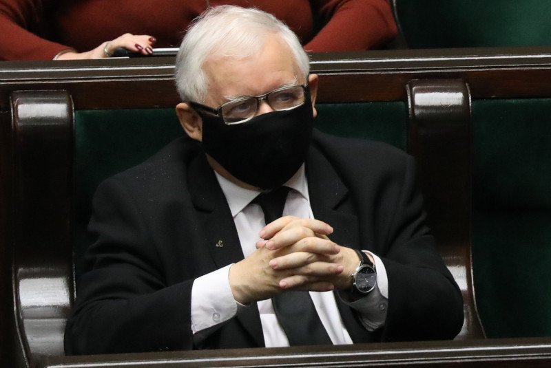 Jarosław Kaczyński tłumaczy się z nawoływania do obrony kościołów.