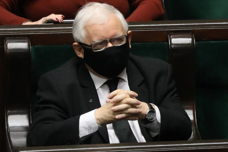 Jarosław Kaczyński tłumaczy się z nawoływania do obrony kościołów.