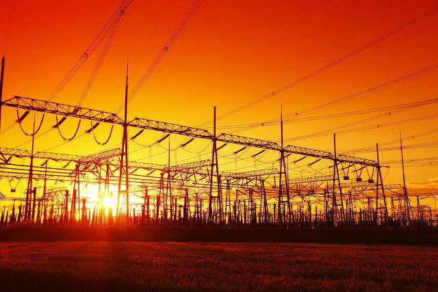 Opłata za energię czynna czyli faktycznie zużyty prąd - to tylko jeden ze składników faktury, której cenę można obniżyć wybierając dobrego dostawcę prądu.