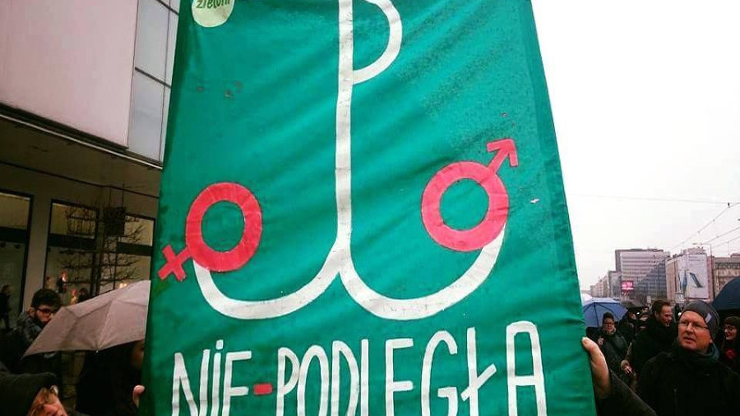 Właśnie za ten transparent, aktywiści Partii Zielonych są oskarżeni o "zniewagę symbolu Polski Walczącej".