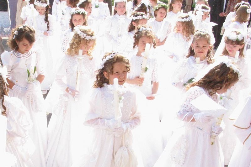 Ksiądz nie dopuścił dziecka do komunii. Przez pieniądze