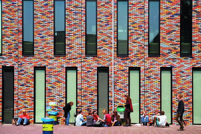 Cegły szkliwione na elewacji