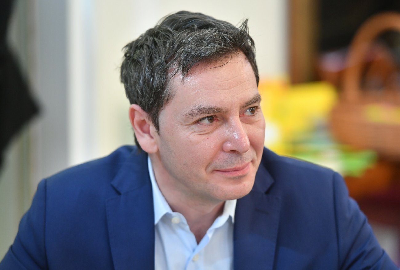 Afera z Michałem Adamczykiem z TVP. Tak bronią go Pereira, Kłeczek i inni