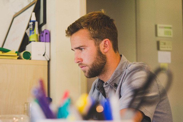 Fot. Pixabay / [url=https://pixabay.com/pl/photos/download/man-597178_1280.jpg?attachment&modal]SnapwireSnapas[/url] / [url=https://pixabay.com/service/terms/#usage]CC0 Public Domain[/url]