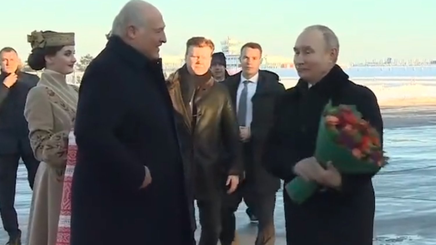 Tak przywitano Putina po wylądowaniu w Mińsku.