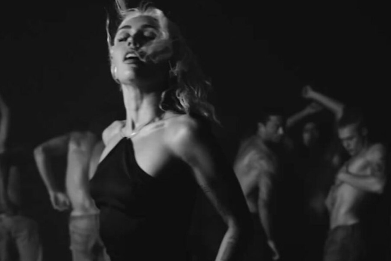 Miley Cyrus wydała nowy kawałek "River".