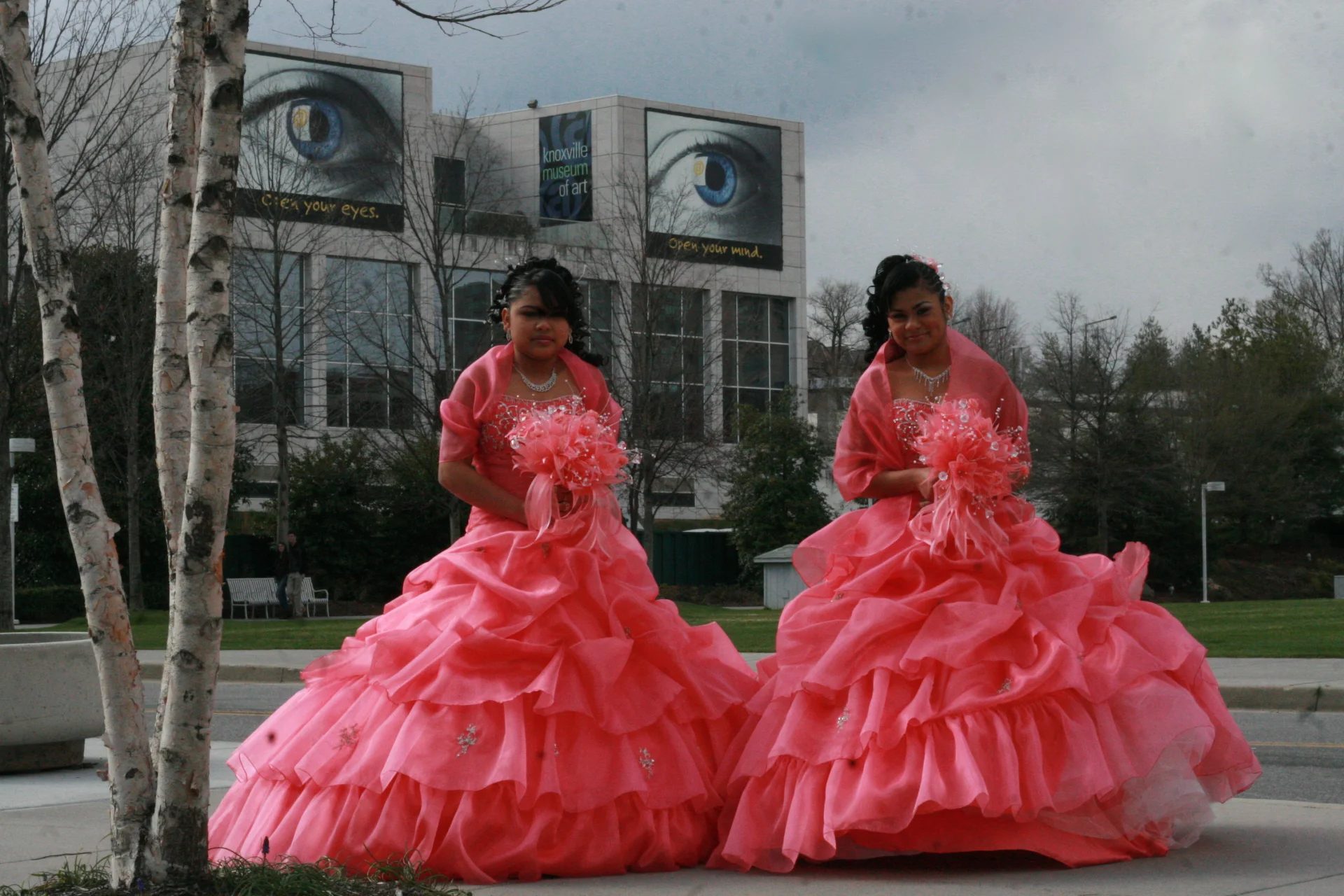 W drodze na Quinceanera- 15 urodziny hucznie obchodzona w latynoskich rodzinach. Knoxville, TN