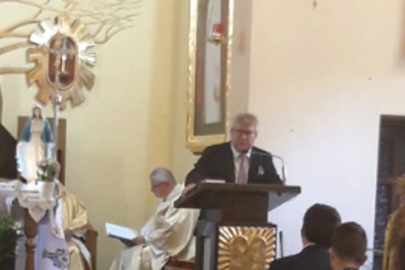 Europoseł PiS Ryszard Czarnecki przemawiał w kościele w Kamieńcu Wrocławskim.